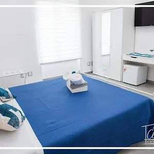 https://apt-a-casa-di-claudia.lecce-hotels.com
